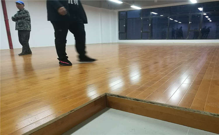 楓樺木實木運動地板怎么保養