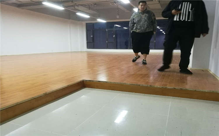 24厚體育運動地板安裝工藝
