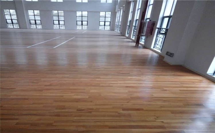 硬木企口運動木地板廠家這么考察