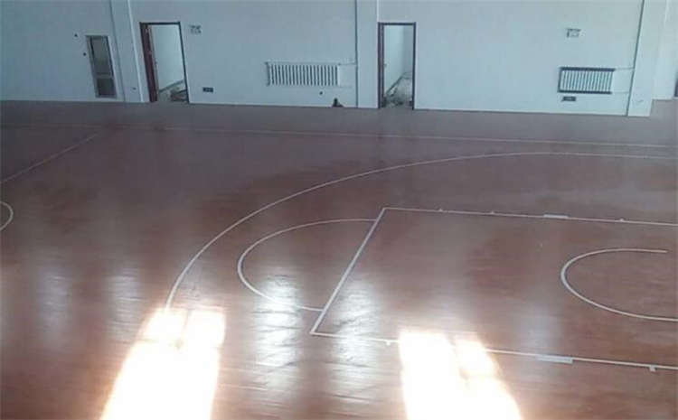 五角楓羽毛球館木地板翻新施工