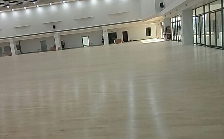 專業的實木運動地板翻新施工