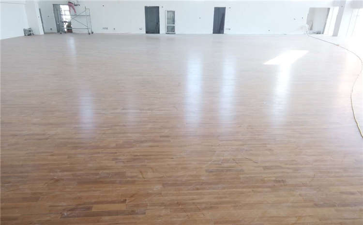 20厚實木運動地板保養需要注意什么