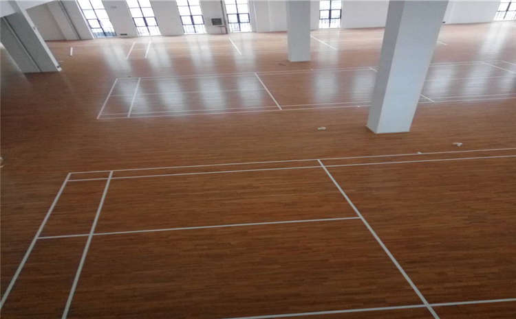 楓樺木體育木地板翻新需要注意什么