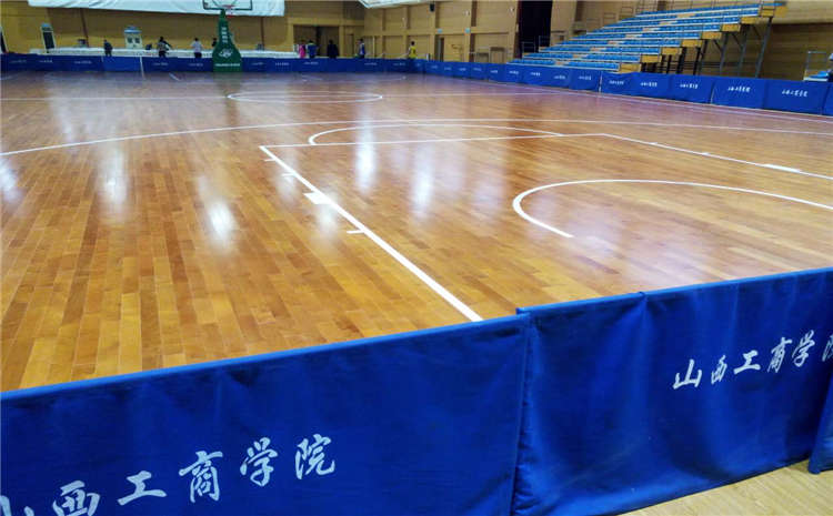 22厚籃球館木地板怎么做防潮