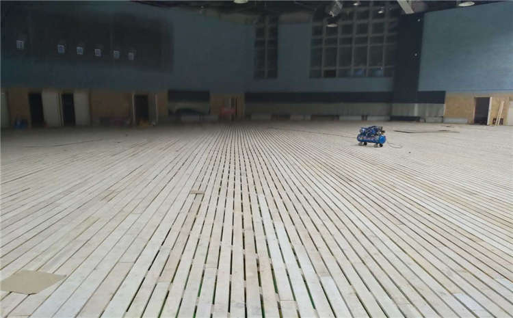 橡膠木風(fēng)雨操場(chǎng)木地板怎么打磨翻新