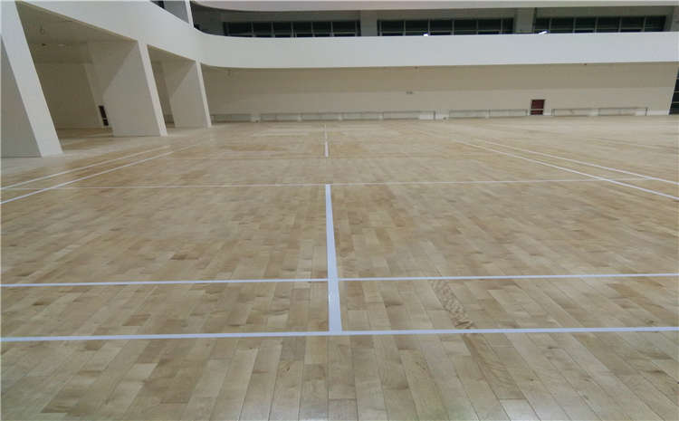 橡膠木籃球館木地板起鼓怎么維修