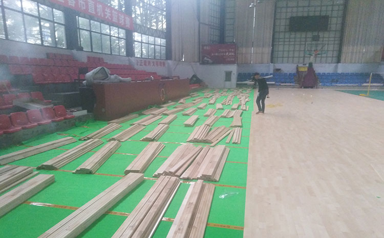 南昌松木體育場木地板一平多少錢？