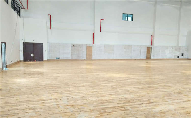 學校籃球館木地板保養怎么做