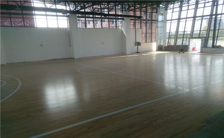 籃球場木地板開裂啦怎么辦？