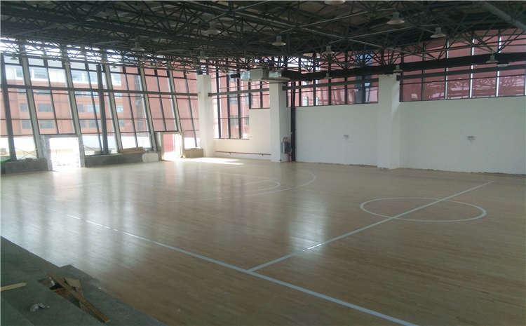 橡膠木羽毛球館木地板施工技術方案