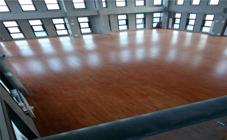 松木體育館木地板施工流程是什么