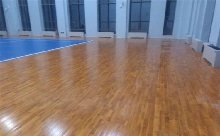 橡膠木舞臺木地板怎么上漆