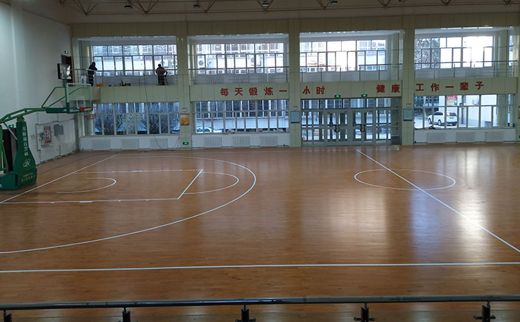 楓樺木籃球館木地板怎么做防潮