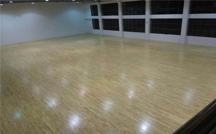 國內風雨操場木地板如何施工