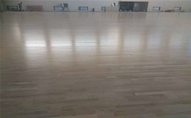 全國楓木體育館木地板一平多少錢？