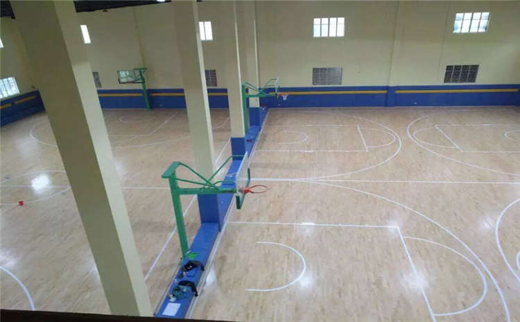 高端體育館木地板劃痕怎么處理