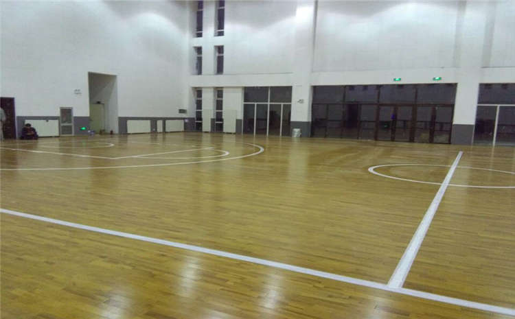 橡膠木風雨操場木地板怎么保養