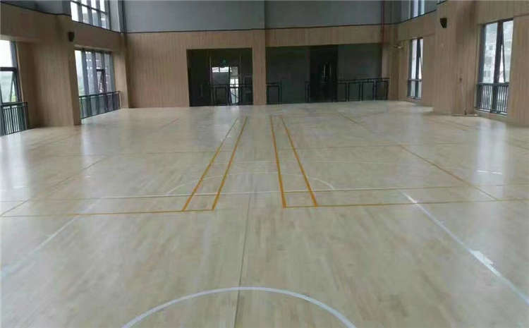 學校籃球場實木地板廠家去哪找？