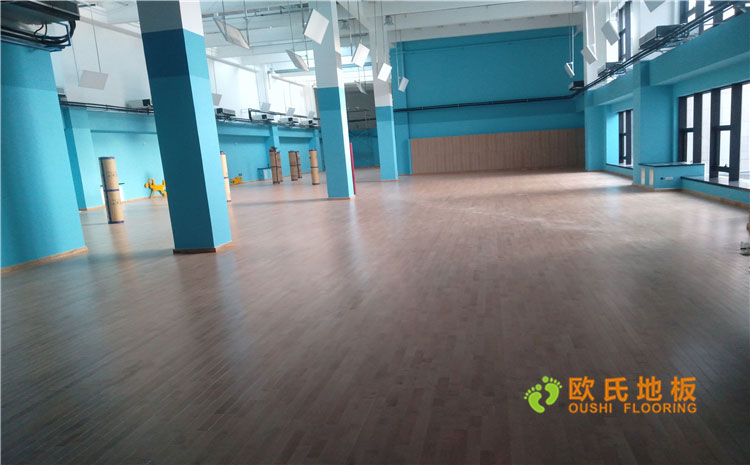 新疆烏魯木齊羽毛球館乒乓球館單龍骨木地板案例